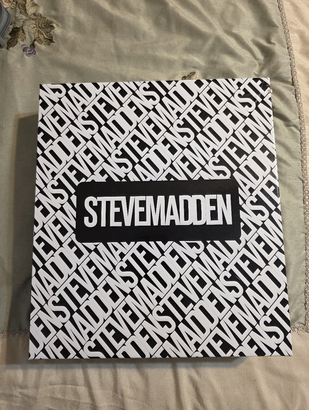 Steve Madden Gift Box - Crossbody, Earbud Case With Yellow Scarf Keychain